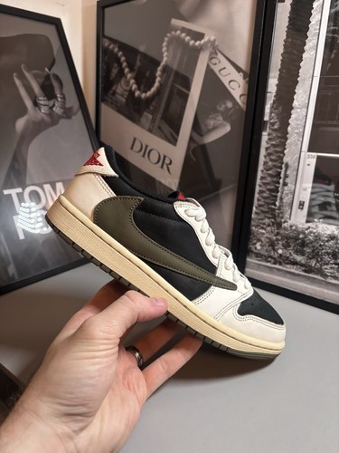 Jordan travis scott olive - 1,